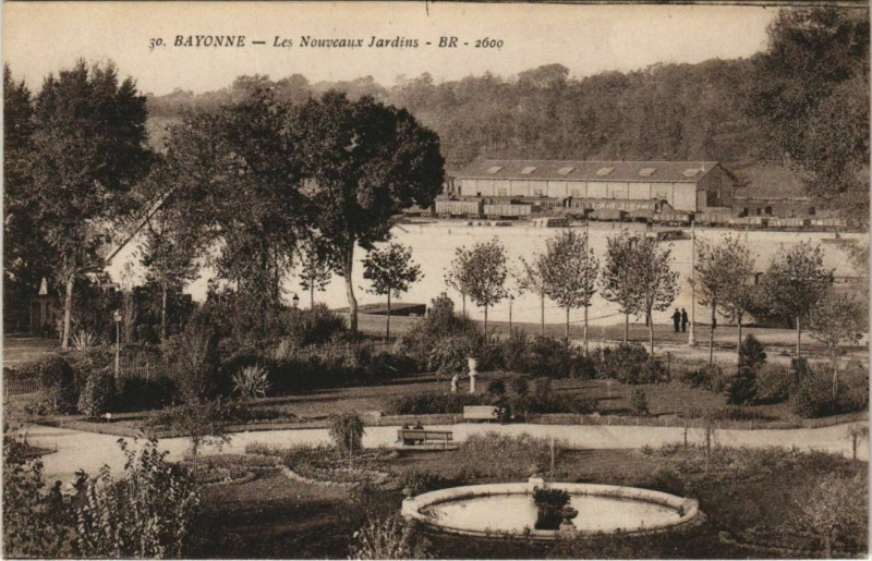 Carte postale ancienne Bayonne Nouveaux Jardins France à Bayonne