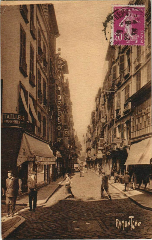 Carte postale ancienne Bayonne Rue Victor Hugo France à Bayonne