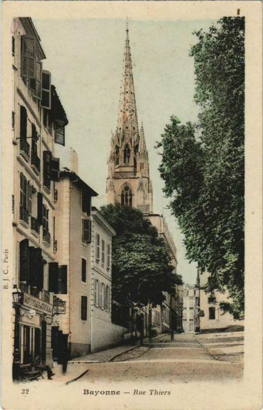 Carte postale ancienne Bayonne Rue Thiers France à Bayonne