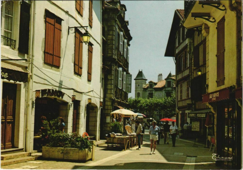 Carte postale ancienne St Jean de Luz Rue de la Republique France