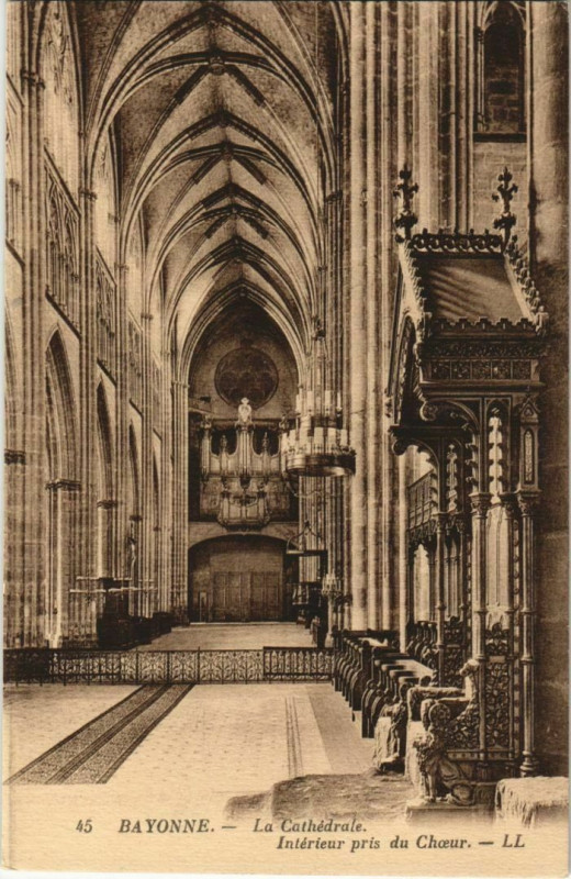 Carte postale ancienne Bayonne Interieur de la Cathedrale France à Bayonne