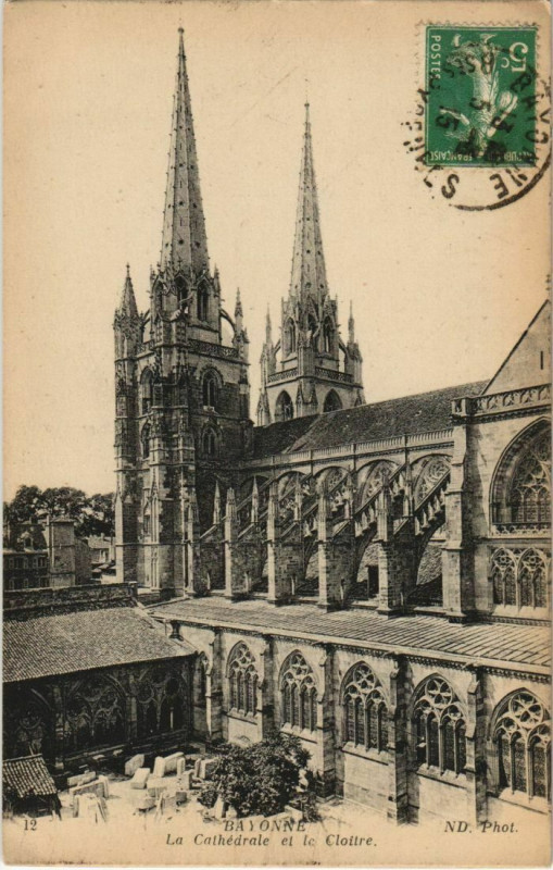 Carte postale ancienne Bayonne La Cathedrale et le Cloitre France à Bayonne