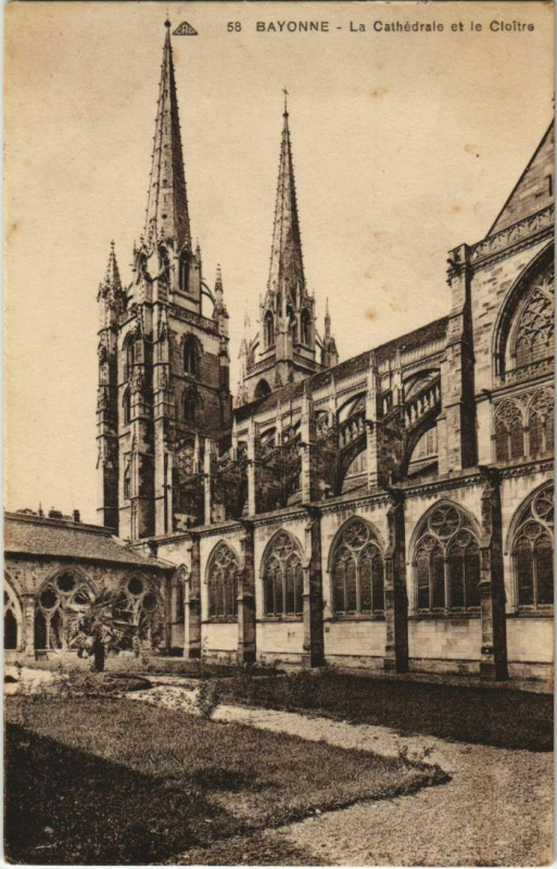 Carte postale ancienne Bayonne La Cathedrale et le Cloitre France à Bayonne