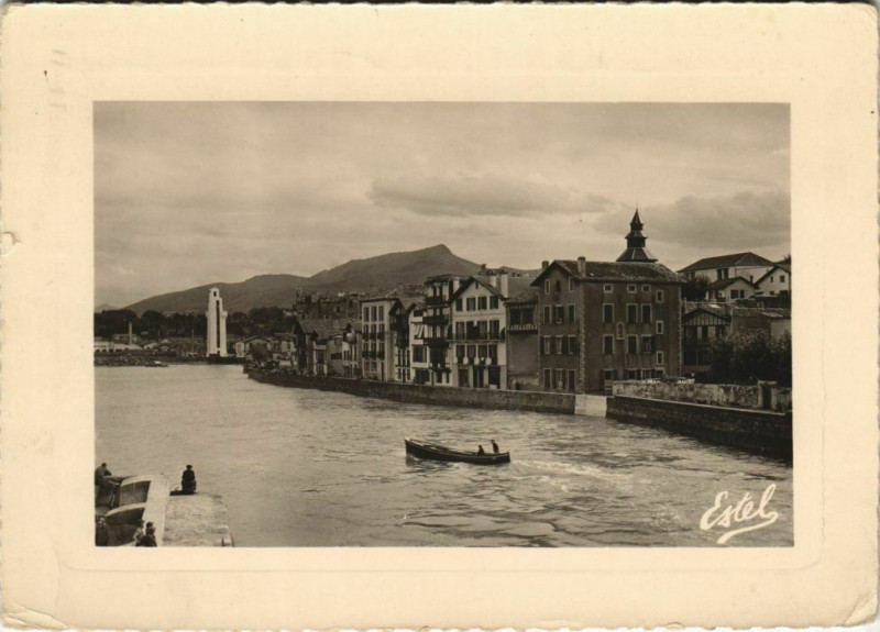 Carte postale ancienne St Jean de Luz Le Quai de Ciboure France à Ciboure