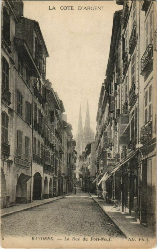 Carte postale ancienne Bayonne Rue du Port Neuf France à Bayonne