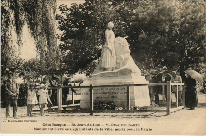 Carte postale ancienne St Jean de Luz Monument aux 176 enfants de la Ville France