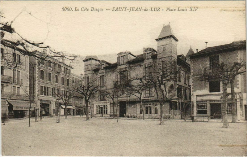 Carte postale ancienne St Jean de Luz Place Louis Xiv France