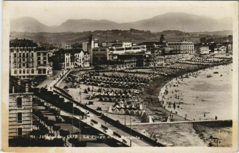 Carte postale ancienne St Jean de Luz La Plage et la Pergola France