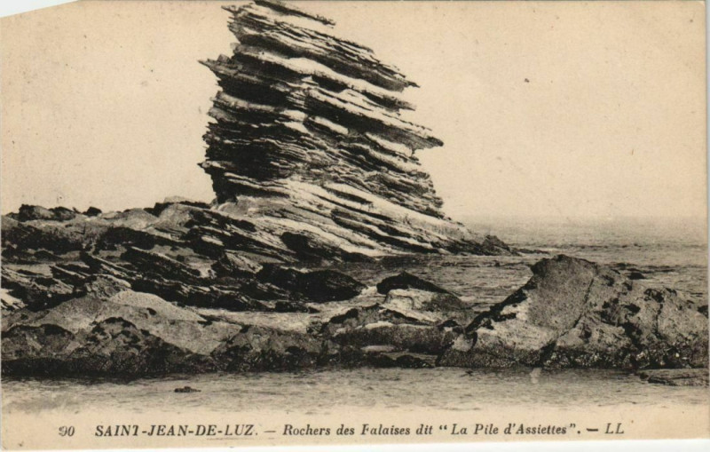 Carte postale ancienne St Jean de Luz Rochers des Falaises La Pile d'Assiettes France