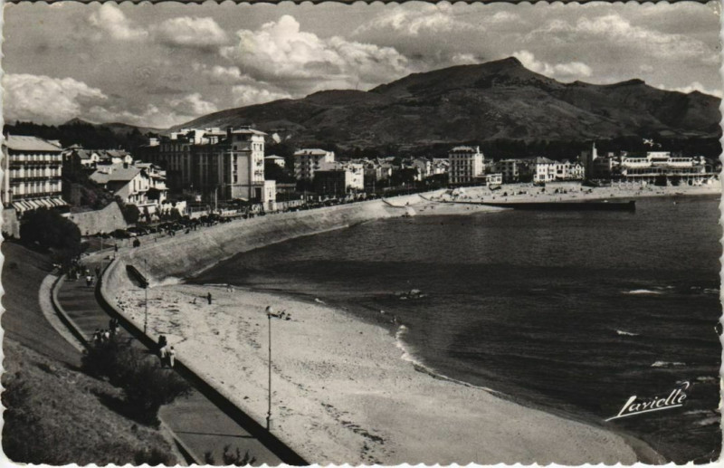 Carte postale ancienne St Jean de Luz vue generale ,la plage France