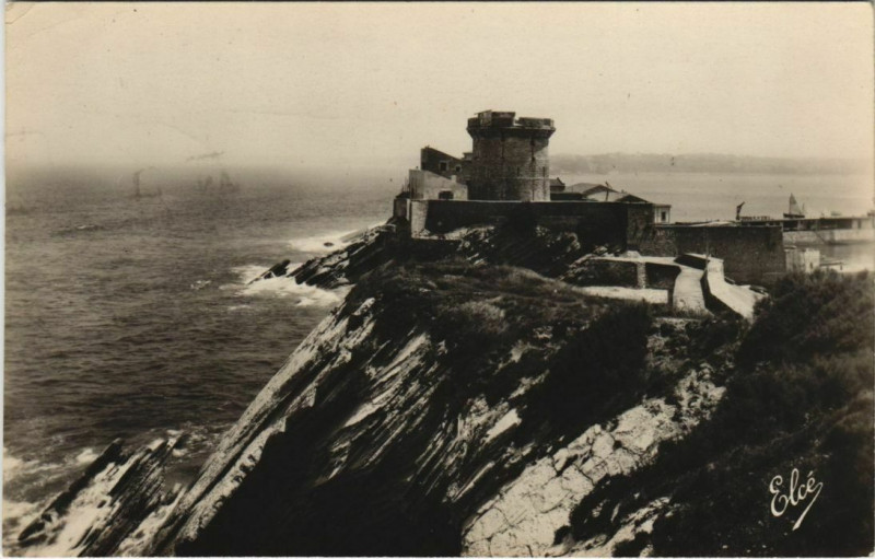 Carte postale ancienne St Jean de Luz Le Fort du Socoa France