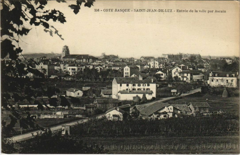 Carte postale ancienne St Jean de Luz Entree de la Ville par Ascain France à Ascain