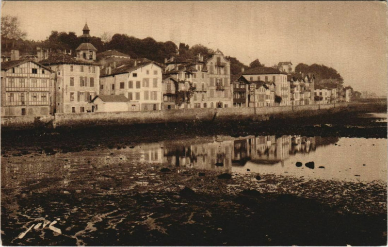 Carte postale ancienne St Jean de Luz Le Quai de Ciboure France à Ciboure
