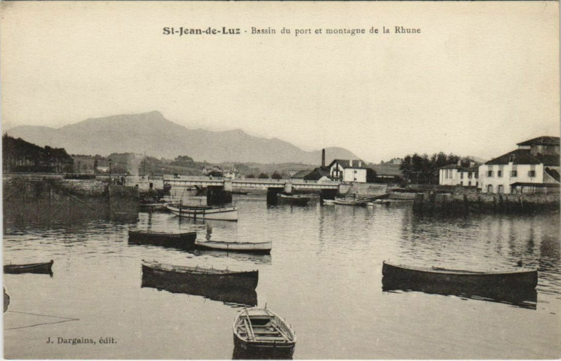 Carte postale ancienne St Jean de Luz Bassin du port et montagne de la Rhune France à Mont