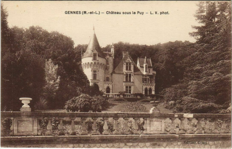 Carte postale ancienne Gennes Chateau sous le Puy