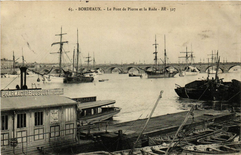 Carte postale ancienne Bordeaux - Le Pont de Pierre et la Rade à Bordeaux