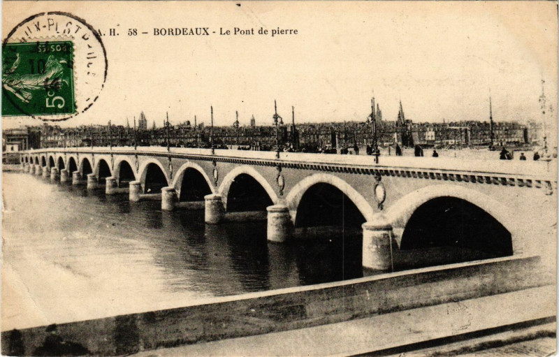 Carte postale ancienne Bordeaux - Le Pont de pierre à Bordeaux