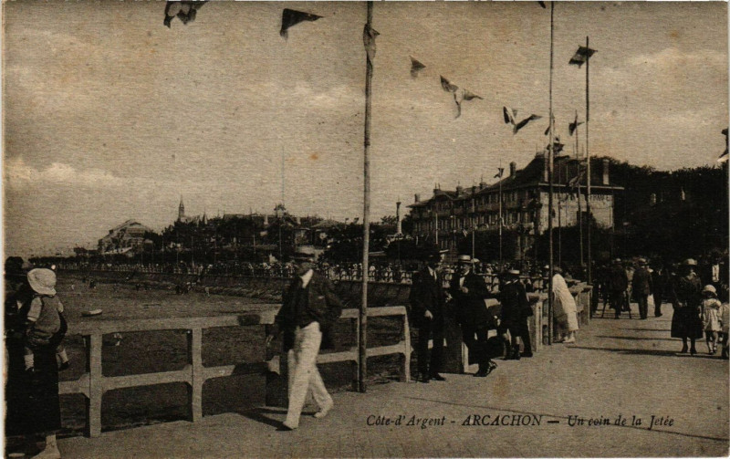 Carte postale ancienne Cote d'Argent - Arcachon - Un coin de la Jetée à Arcachon