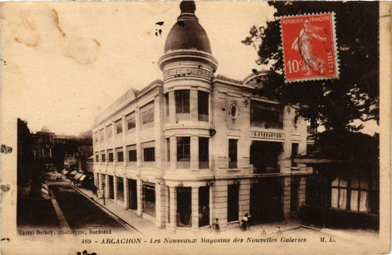 Carte postale ancienne Arcachon - Les Nouveaux Magasins des Nouvelles Galeries à Arcachon