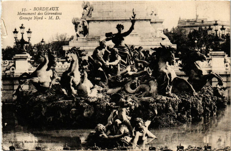 Carte postale ancienne Bordeaux - Mon. des Girondins Groupe Nord à Bordeaux