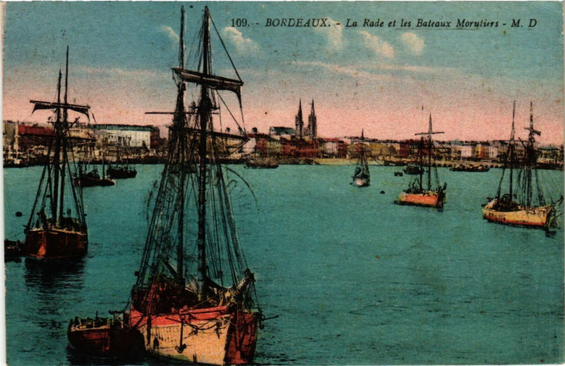Carte postale ancienne Bordeaux - La Rade et les Bateaux Morutiers à Bordeaux