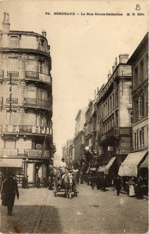 Carte postale ancienne Bordeaux - La Rue Sainte-Catherine à Bordeaux