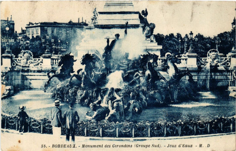 Carte postale ancienne Bordeaux - Mon. des Girondins (Groupe Sud) - Jeux d'Eaux à Bordeaux