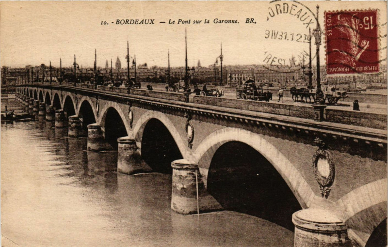 Carte postale ancienne Bordeaux - Le Pont sur la Garonne à Bordeaux