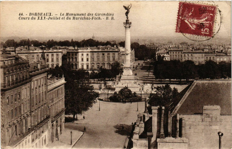 Carte postale ancienne Bordeaux - Le Mon. des Girondins - Cours du Xxx-Juillet et du à Bordeaux