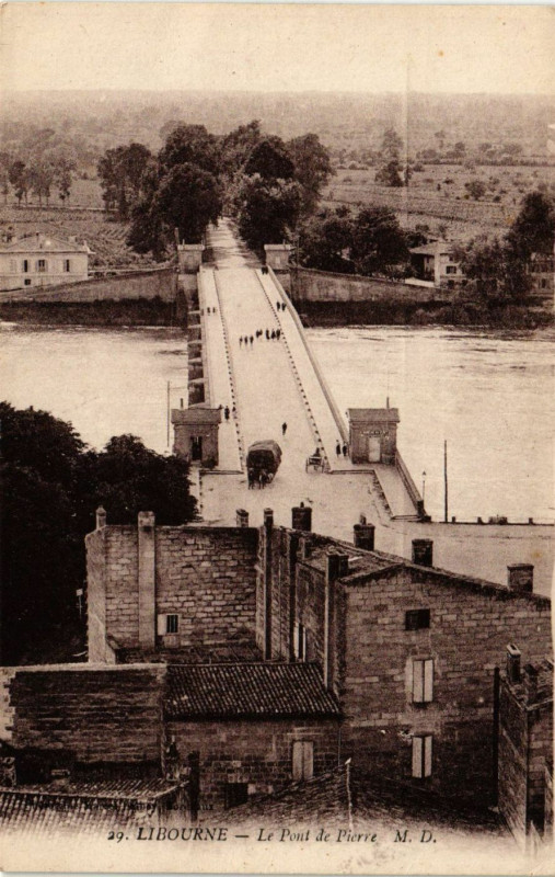 Carte postale ancienne Libourne - Le Pont de Pierre à Libourne