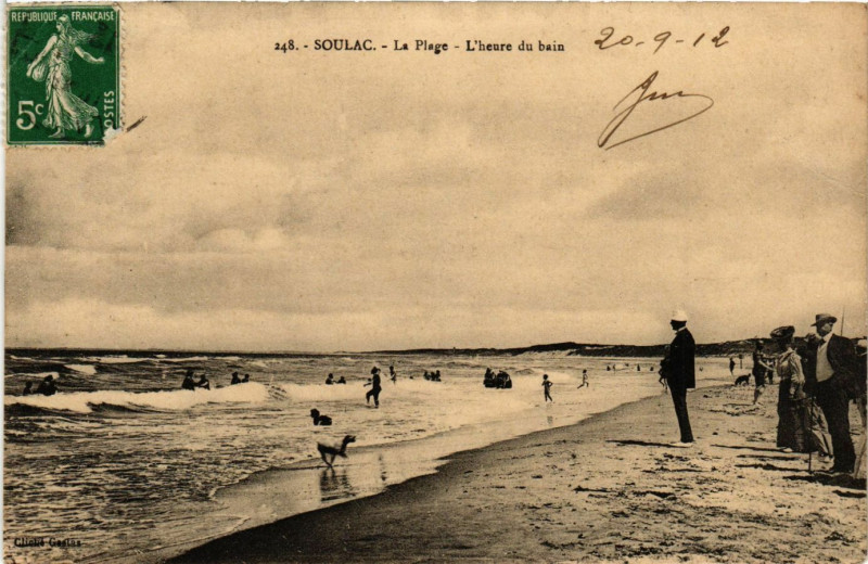 Carte postale ancienne Soulac - La Plage - L'heure du bain