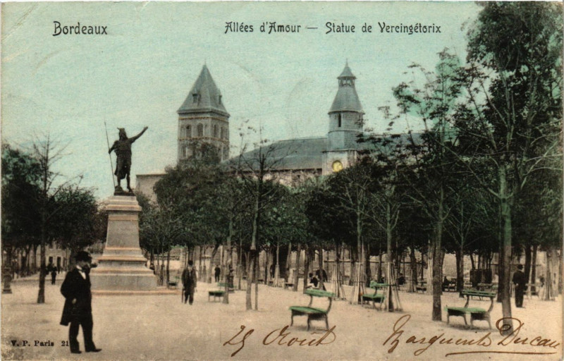 Carte postale ancienne Bordeaux - Allées d'Amour - Statue de Vercingetorix à Bordeaux