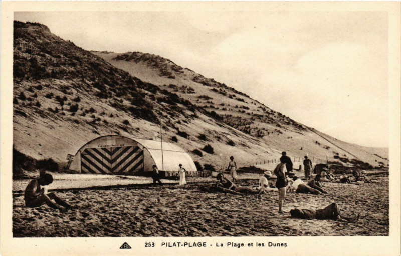 Carte postale ancienne Pilat-Plage - La Plage et les Dunas