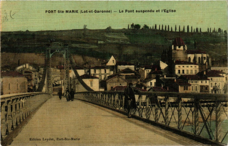 Carte postale ancienne Port-Sainte-Marie (Lot-e-Garonne) - Le Pont suspendu et l'Eglise à Port-Sainte-Marie
