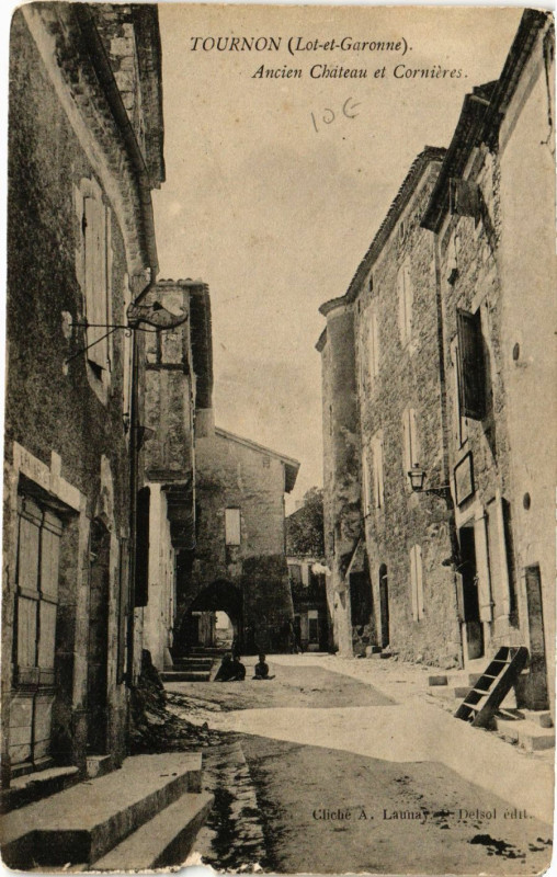 Carte postale ancienne Tournon - Ancien Chateau et Cornieres
