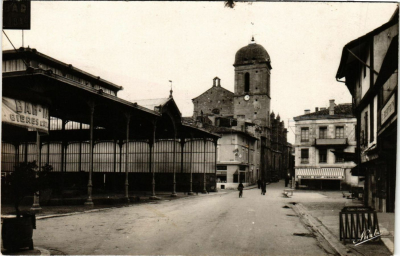 Carte postale ancienne Marmande - Place du Marche à Marmande