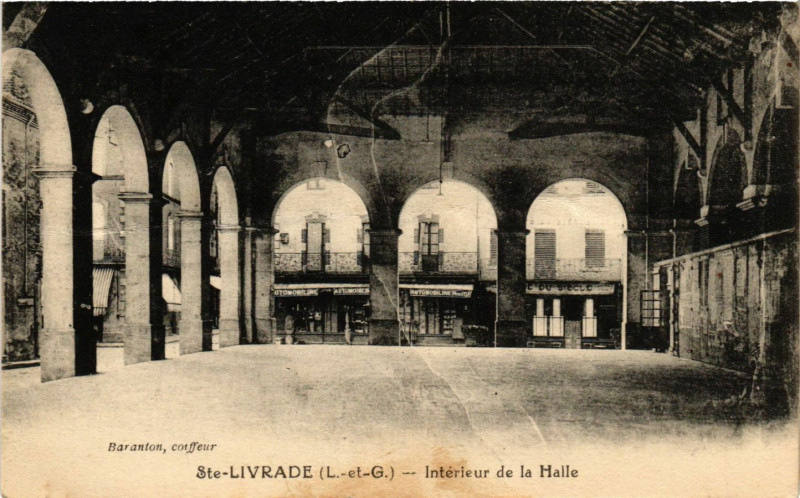 Carte postale ancienne Sainte-Livrade - Intérieur de la Maile