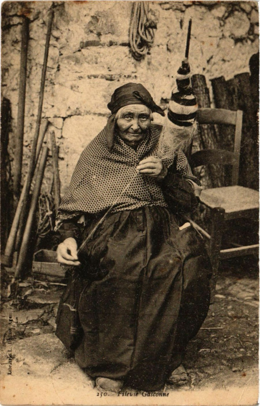 Carte postale ancienne Fileuse Gasconne