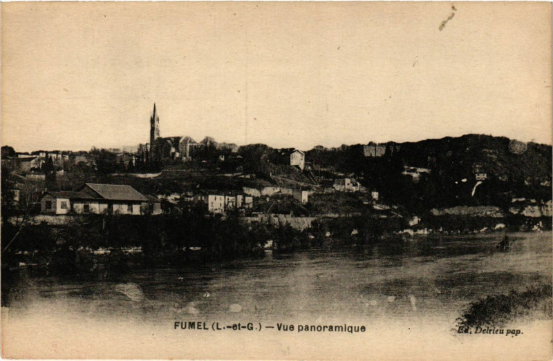 Carte postale ancienne Fumel - Vue panoramique à Fumel