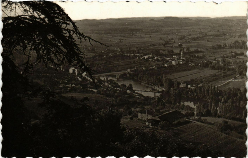 Carte postale ancienne Penne - Vue sur la Vallée du Lot