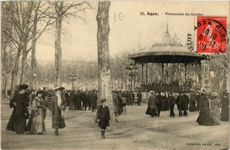 Carte postale ancienne Agen - Promernade du Gravier à Agen