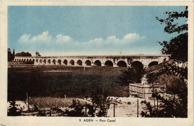 Carte postale ancienne Agen - Pont Canal à Agen
