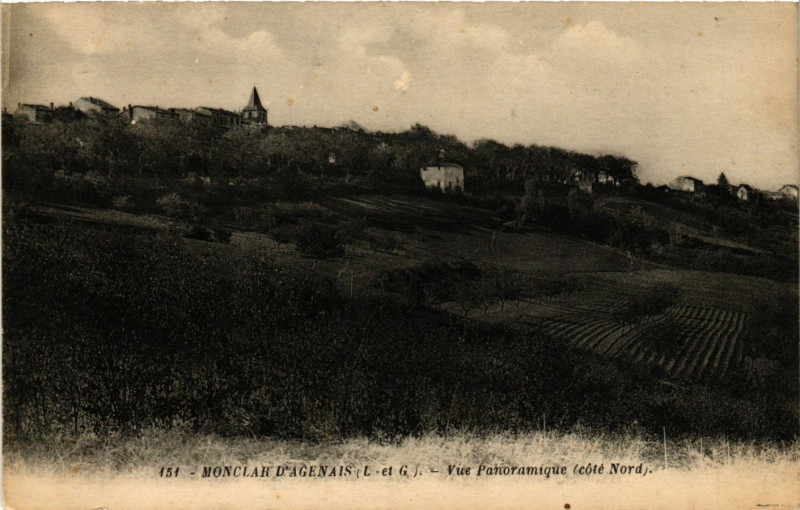 Carte postale ancienne Monclan d'AGENois - Vue Panoramique (cote Nord) à Agen