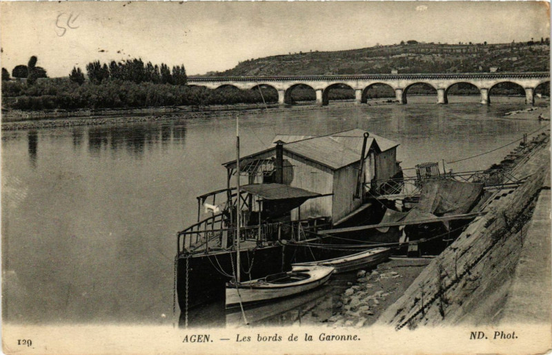 Carte postale ancienne Agen - Les bords de la Garonne à Agen