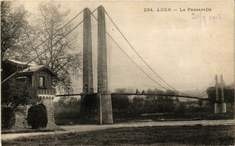 Carte postale ancienne Agen - La Passerelle à Agen