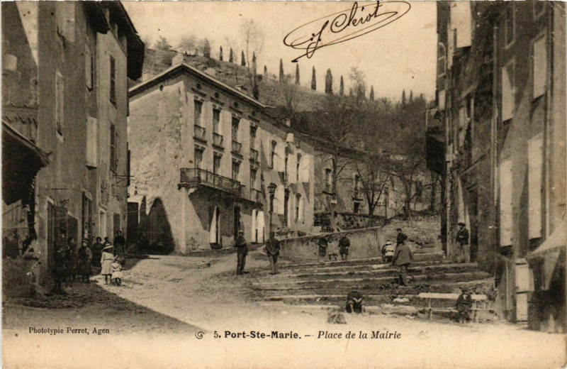 Carte postale ancienne Port-Sainte-Marie - Place de la Mairie à Port-Sainte-Marie