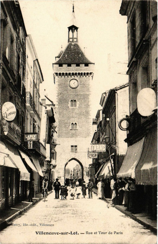 Carte postale ancienne Villeneuve-sur-Lot - Rue et Tour de Paris à Villeneuve-sur-Lot