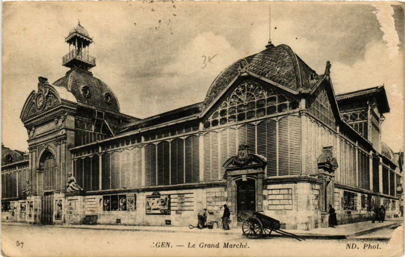 Carte postale ancienne Agen - Le Grand Marche à Agen