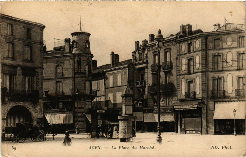Carte postale ancienne Agen - La Place du Marche à Agen