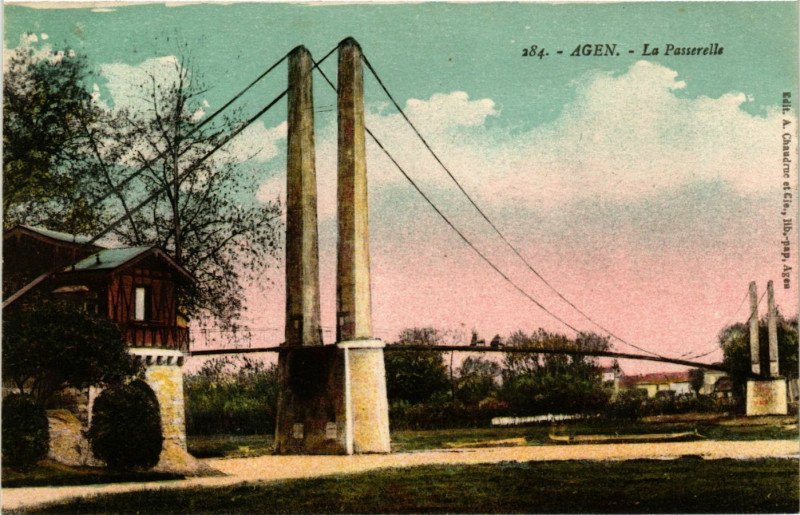 Carte postale ancienne Agen - La Passerelle à Agen